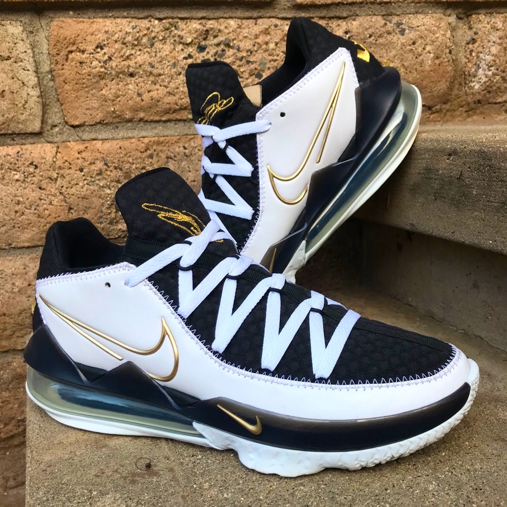 LeBron 17 low “University Gold”